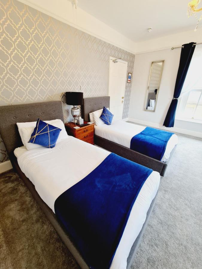 Beaufort Lodge - Central Location & Free Parking Тонтон Екстер'єр фото